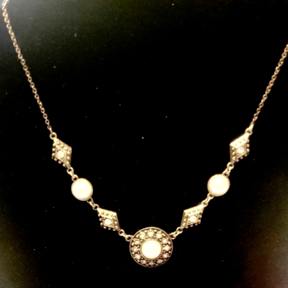 Avon Vintage Style Pearlesque Necklace
